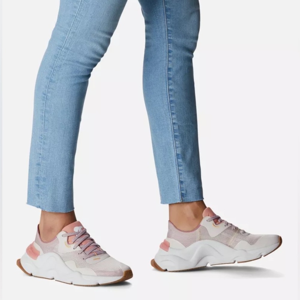 SOREL women’s kinetic RNGED float sneaker